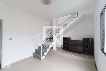 Sala de casa para alugar com 2 quartos, 180m² em Parque Novo Mundo, São Paulo