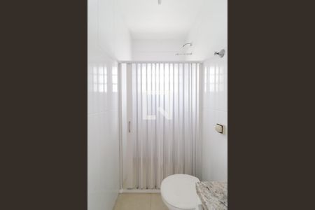 Banheiro social de casa para alugar com 2 quartos, 180m² em Parque Novo Mundo, São Paulo