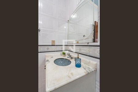 Banheiro de casa à venda com 3 quartos, 240m² em Parque Bristol, São Paulo