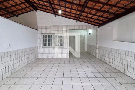 Garagem de casa para alugar com 2 quartos, 91m² em Real, Praia Grande