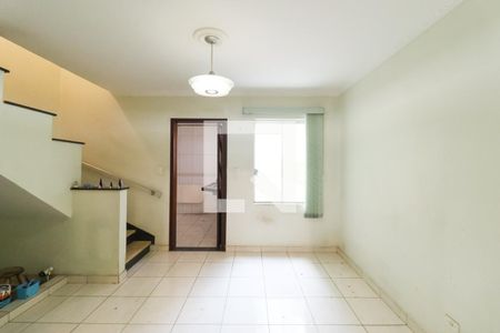 Casa para alugar com 2 quartos, 170m² em Vila Gustavo, São Paulo