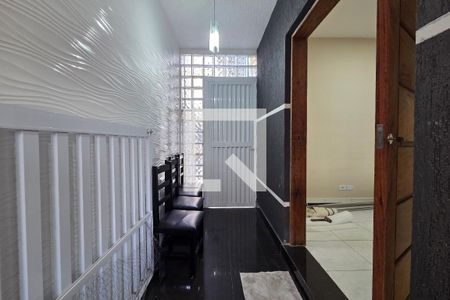Hall de entrada de casa para alugar com 3 quartos, 250m² em Guilhermina, Praia Grande