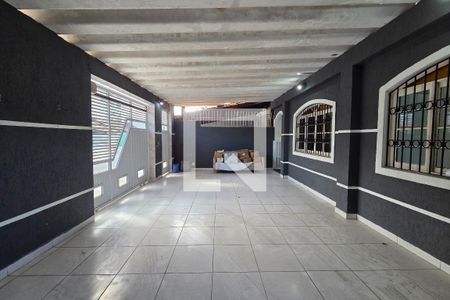 Garagem de casa para alugar com 3 quartos, 250m² em Guilhermina, Praia Grande