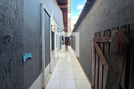 Quintal de casa para alugar com 3 quartos, 250m² em Guilhermina, Praia Grande