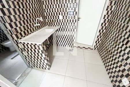 Banheiro 1 de apartamento para alugar com 1 quarto, 45m² em Engenho do Porto, Duque de Caxias