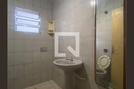 Banheiro de casa para alugar com 1 quarto, 300m² em Santo Antônio, Osasco
