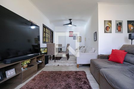 Sala de casa para alugar com 3 quartos, 79m² em Conjunto Habitacional Sao Sebastiao, Mogi das Cruzes