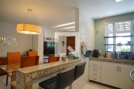 Cozinha de casa de condomínio para alugar com 2 quartos, 100m² em Pindobas, Maricá
