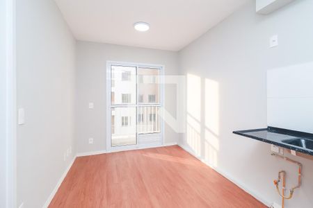 Sala/Cozinha de kitnet/studio para alugar com 1 quarto, 26m² em Parada Xv de Novembro, São Paulo