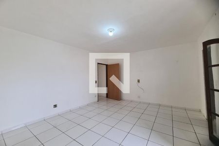 Suite de casa para alugar com 3 quartos, 200m² em Parque Sao Rafael, São Paulo