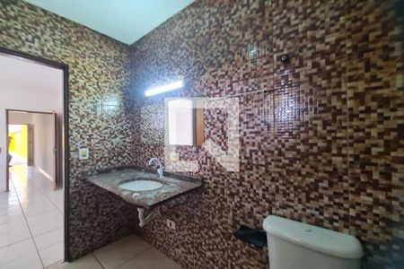Banheiro da Suíte de casa para alugar com 3 quartos, 200m² em Parque Sao Rafael, São Paulo