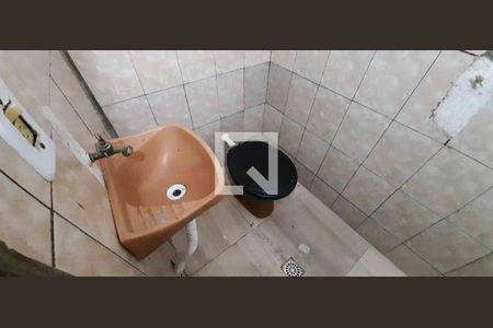 Banheiro de casa para alugar com 2 quartos, 60m² em Santa Maria, Osasco