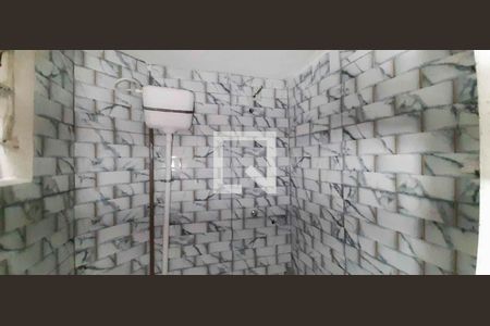Banheiro social de casa para alugar com 2 quartos, 80m² em Santa Maria, Osasco