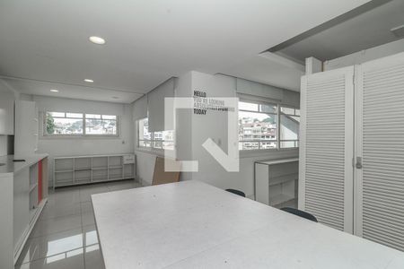 Sala de casa para alugar com 4 quartos, 337m² em Vila Jardim, Porto Alegre
