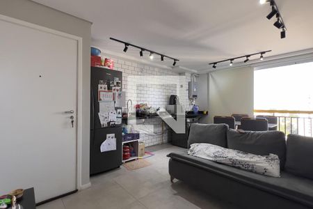 Sala/Cozinha e Área de Serviço de apartamento para alugar com 2 quartos, 42m² em Vila Rosalia, Guarulhos