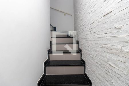 Escada de casa à venda com 2 quartos, 100m² em Vila Constança, São Paulo