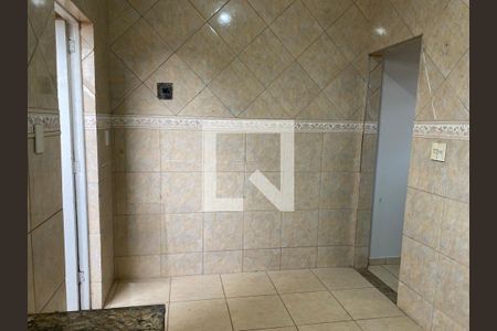 Cozinha de apartamento para alugar com 3 quartos, 60m² em Bonsucesso, Rio de Janeiro