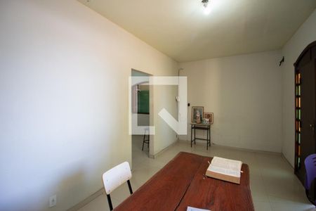 Sala de casa para alugar com 2 quartos, 275m² em Chácara Confisco, Contagem