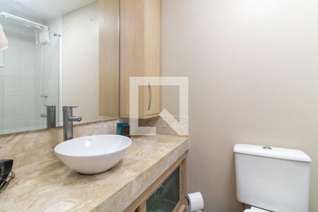 Banheiro 1 de apartamento para alugar com 2 quartos, 67m² em Santo Antônio, Porto Alegre