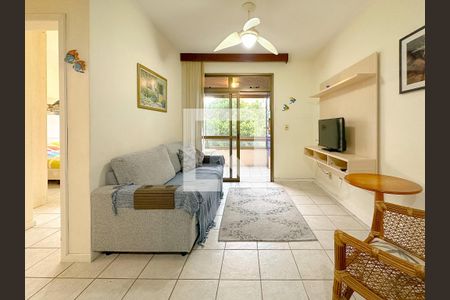 Sala de TV de apartamento para alugar com 2 quartos, 100m² em Jurerê, Florianópolis