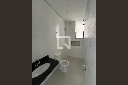 Banheiro 1 de casa à venda com 3 quartos, 110m² em Nacional, Contagem