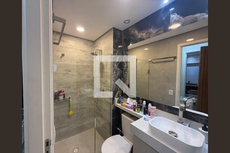 Banheiro de apartamento para alugar com 2 quartos, 55m² em Vila Santa Maria, Poá
