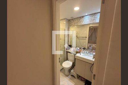 Banheiro de apartamento para alugar com 2 quartos, 55m² em Vila Santa Maria, Poá