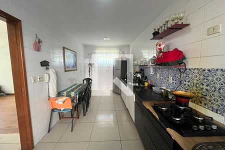 Cozinha de casa de condomínio à venda com 3 quartos, 104m² em Jardim Guanabara, Rio de Janeiro