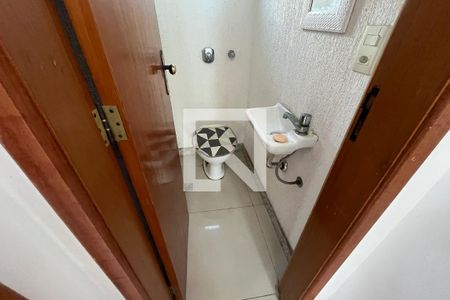 Banheiro 1 de casa de condomínio à venda com 3 quartos, 104m² em Jardim Guanabara, Rio de Janeiro