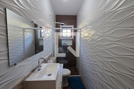 Banheiro da Suíte 1 de casa para alugar com 2 quartos, 101m² em Princesa, Praia Grande
