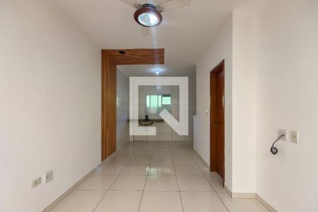 Sala/Cozinha de casa de condomínio para alugar com 2 quartos, 55m² em Vila Sonia, Praia Grande