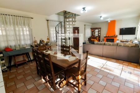 Detalhe Sala de casa à venda com 3 quartos, 234m² em Parque das Cigarreiras, Taboão da Serra