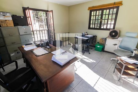 Escritório de casa à venda com 3 quartos, 234m² em Parque das Cigarreiras, Taboão da Serra