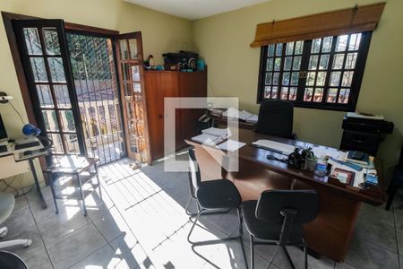 Escritório de casa à venda com 3 quartos, 234m² em Parque das Cigarreiras, Taboão da Serra