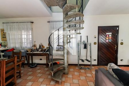 Escada acesso escritorio de casa à venda com 3 quartos, 234m² em Parque das Cigarreiras, Taboão da Serra