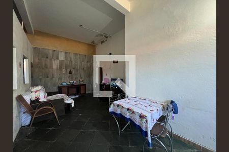 Casa para alugar com 7 quartos, 300m² em Nacional, Contagem