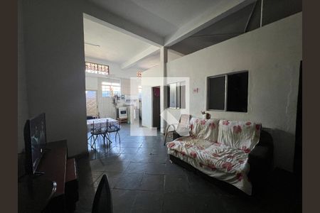 Casa para alugar com 7 quartos, 300m² em Nacional, Contagem