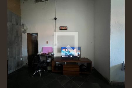 Casa para alugar com 7 quartos, 300m² em Nacional, Contagem