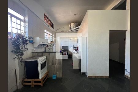 Casa para alugar com 7 quartos, 300m² em Nacional, Contagem