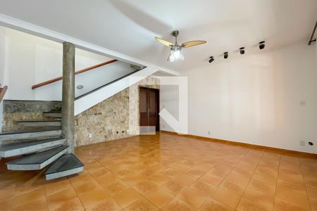 Sala de casa para alugar com 3 quartos, 173m² em Km 18, Osasco