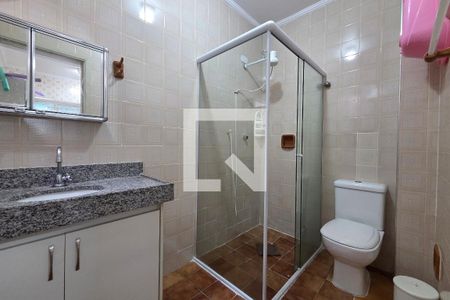 Banheiro de kitnet/studio para alugar com 1 quarto, 50m² em Guilhermina, Praia Grande