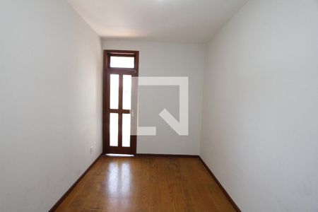 Quarto 2 de casa para alugar com 3 quartos, 120m² em Alto Caiçaras, Belo Horizonte