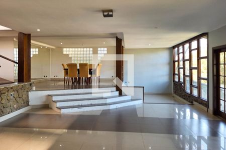 Sala de casa de condomínio para alugar com 4 quartos, 390m² em Badu, Niterói