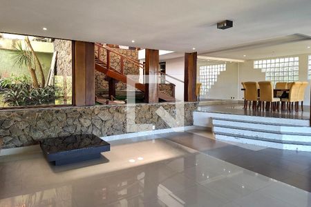 Sala de casa de condomínio para alugar com 4 quartos, 390m² em Badu, Niterói