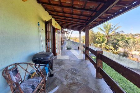 Sala de casa de condomínio para alugar com 4 quartos, 390m² em Badu, Niterói