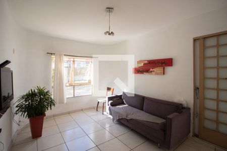 Casa 1 - Sala 1 de casa à venda com 7 quartos, 250m² em Alípio de Melo, Belo Horizonte