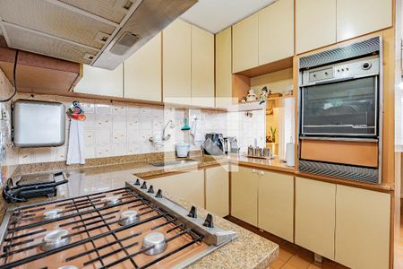 Cozinha de apartamento à venda com 3 quartos, 238m² em Vila Santo Estefano, São Paulo