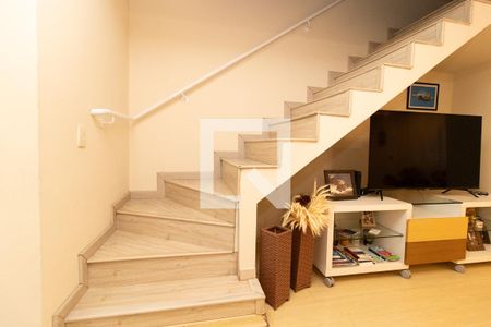 Escada de casa à venda com 3 quartos, 185m² em Novo Mundo, Curitiba