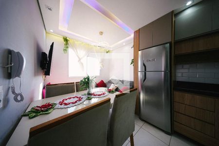 Sala/Cozinha e Área de Serviço de apartamento para alugar com 2 quartos, 34m² em Vila Ré, São Paulo
