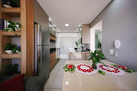 Sala/Cozinha e Área de Serviço de apartamento para alugar com 2 quartos, 34m² em Vila Ré, São Paulo